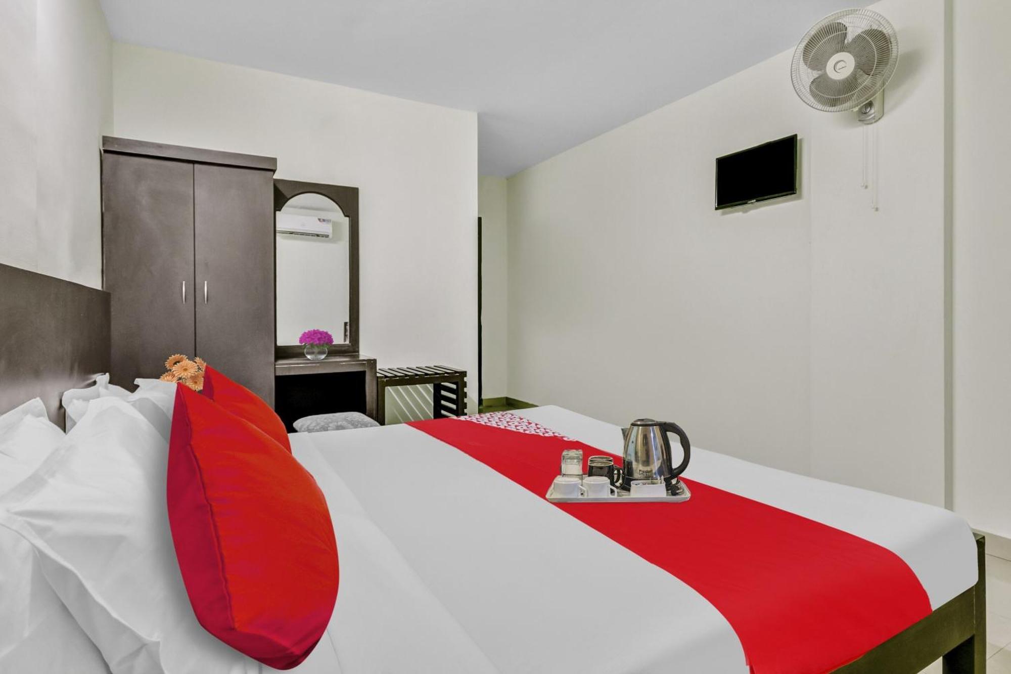 Hotel O Kalapurackal Residency Thekkady Buitenkant foto